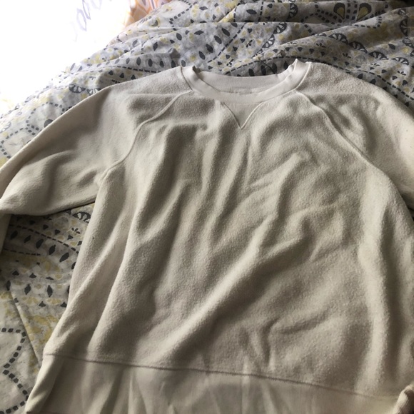 Fuzzy white top - Picture 3 of 3